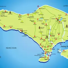Mapa Bali z zaznaczonymi atrakcjami: gdzie znajduje się Bali, od wybrzeża po góry, z miastami jak Kuta, Ubud i Denpasar.