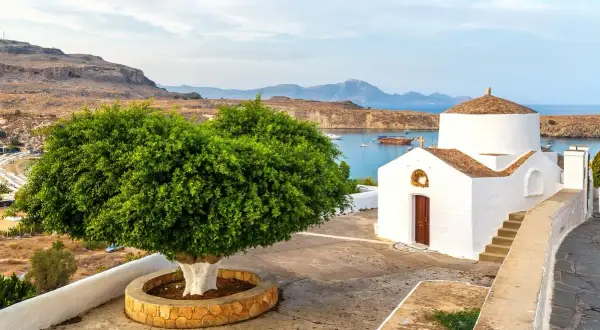 Ile trwa lot z Katowic na Rodos? Sprawdź czas przelotu i przesiadki