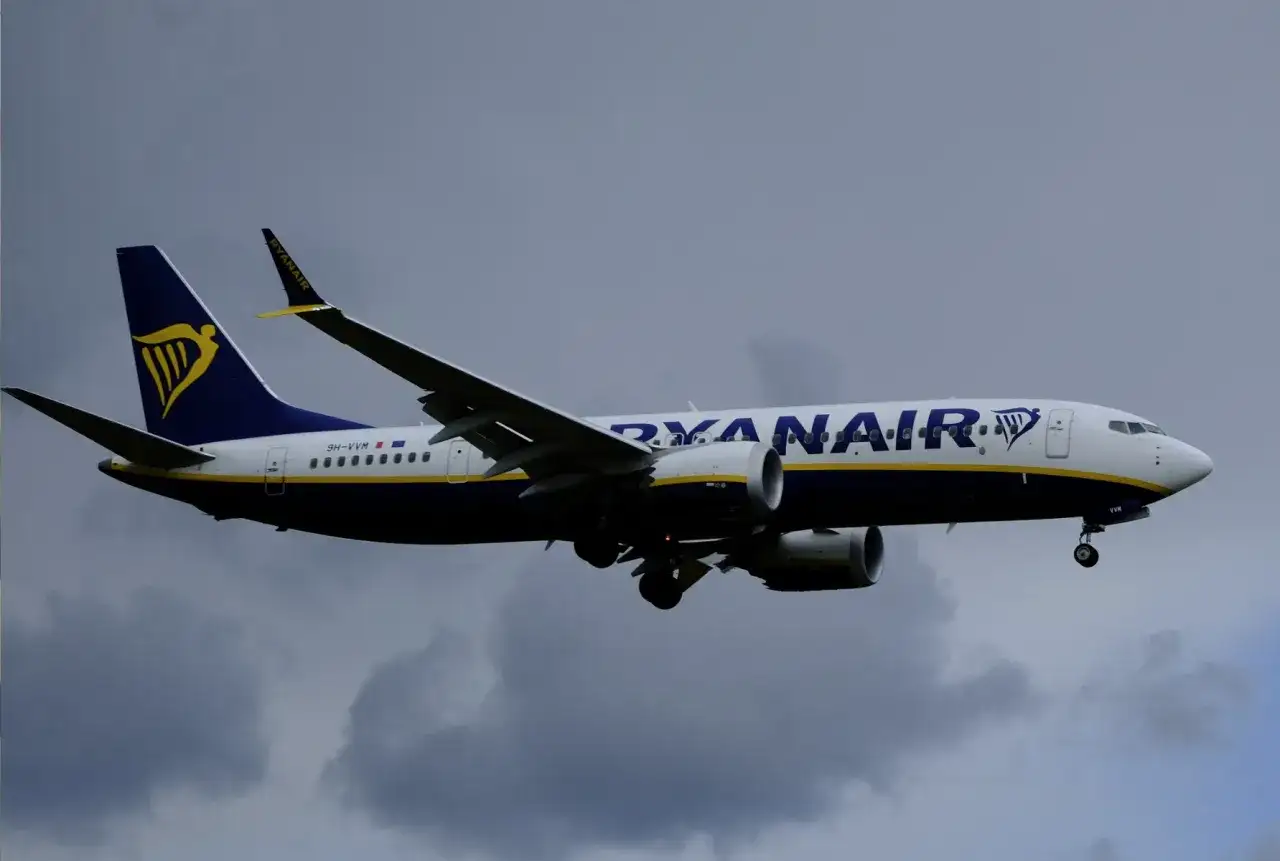 Ryanair zmiana nazwiska - koszty, terminy i korekta online